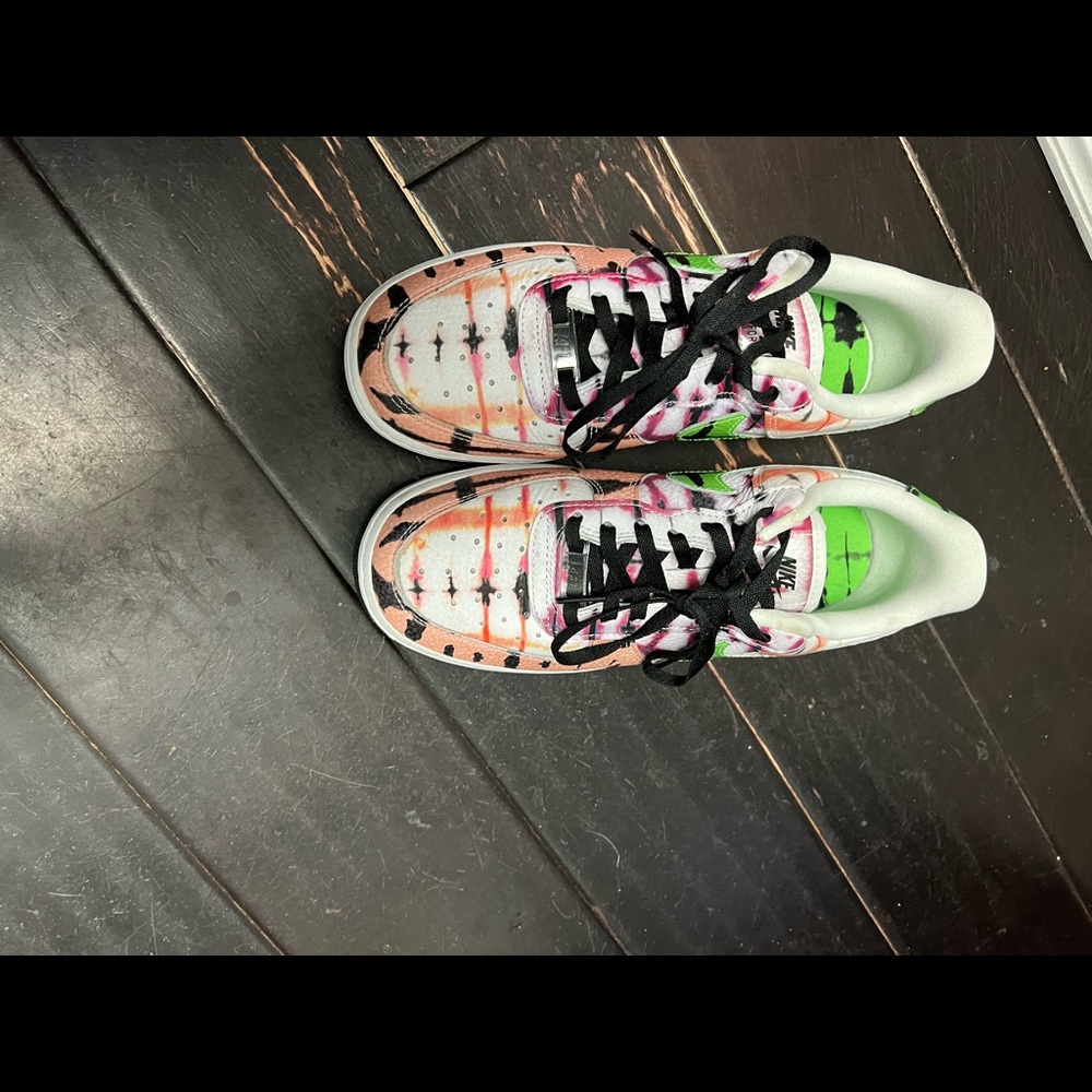 special edition tie-dye women’s AF1.